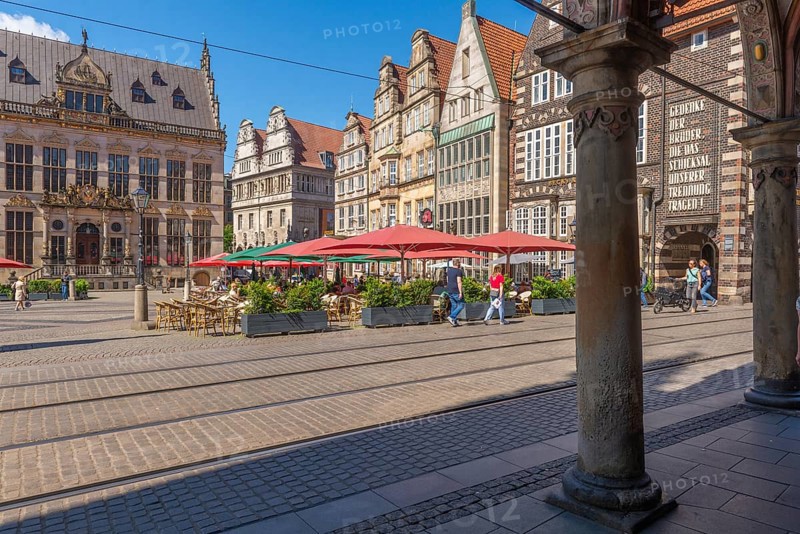 Market square, building of the Bremen Chamber of Commerce and the Chamber of Industry and Commerce of Bremen and Bremerhaven, historic row of gabled houses, arcade at the Old Town Hall, restaurant, greenery, Old Town, Hanseatic City of Bremen, Germany