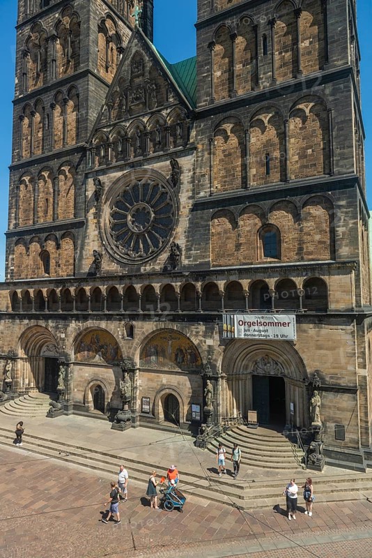 Gothic west façade of St Peter's Cathedral on the market square, double tower from 1896, rose window, Protestant church, Old Town, Hanseatic City of Bremen, Germany