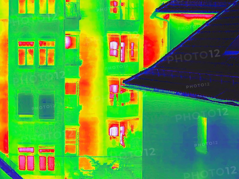 Thermal image or thermography, symbol photo, interpolated. Residential building. Stuttgart, Baden-Württemberg, Germany