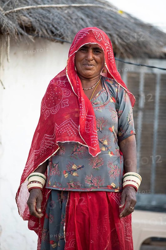 Indian woman, 55 years old, desert dweller in the Thar Desert or Great Indian Desert, near Jaisalmer, Rajasthan, India