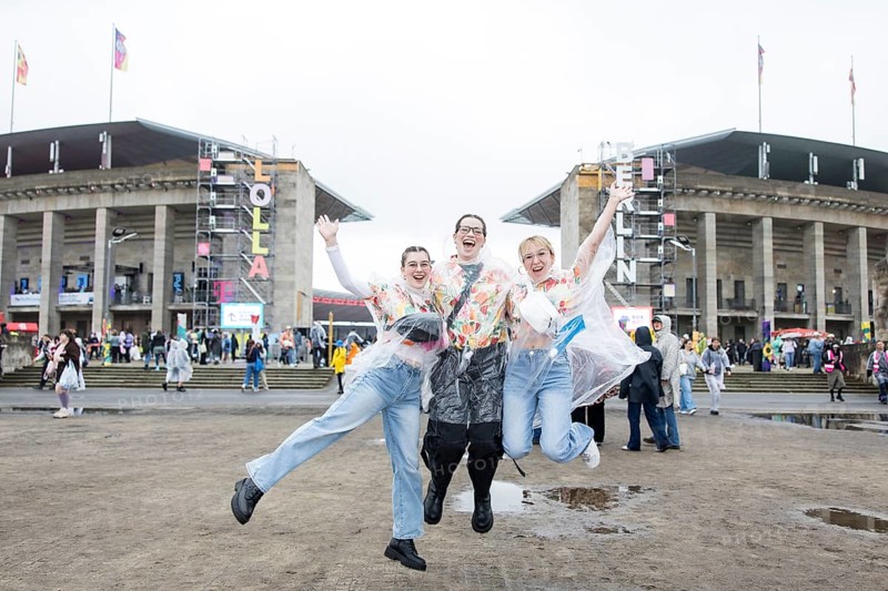 Festival visitors in front of the Olympic Stadium at the Lollapalooza Festival in the Olympic Stadium and on the Maifeld, Berlin, 12.07.2025