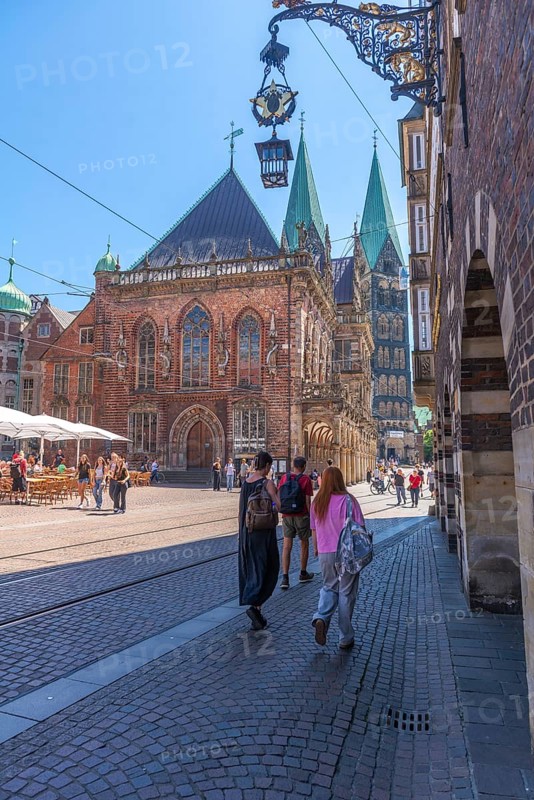 Historic town hall on the market square, UNESCO World Heritage Site, and cathedral with twin towers, Old Town, archway, listed building, Old Town, Hanseatic City of Bremen, Germany