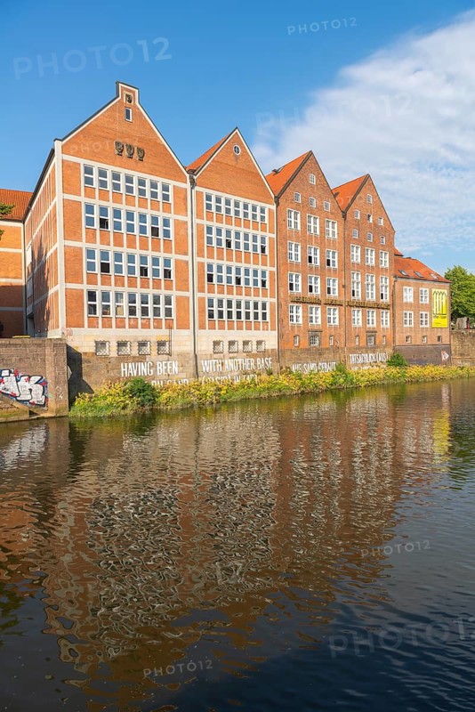 Weserburg, Museum of Contemporary Art on the Weser, modern art, exhibition, art scene, architecture, gable, water reflection, Teerhof peninsula, blue sky, Hanseatic city of Bremen, Germany