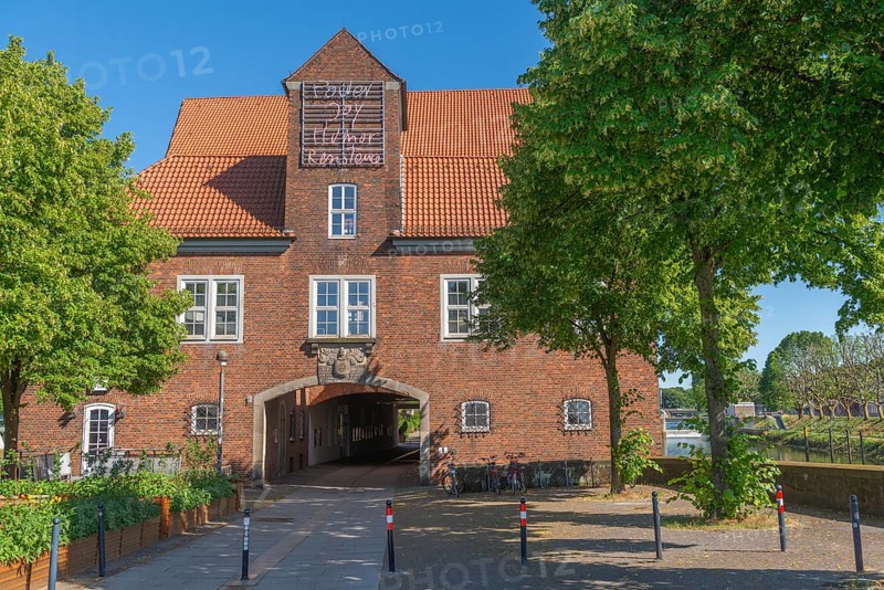 Entrance to the Weserburg, Museum of Contemporary Art on the Weser, modern art, exhibition, art scene, architecture, Teerhof peninsula, characters, Hanseatic City of Bremen, Germany