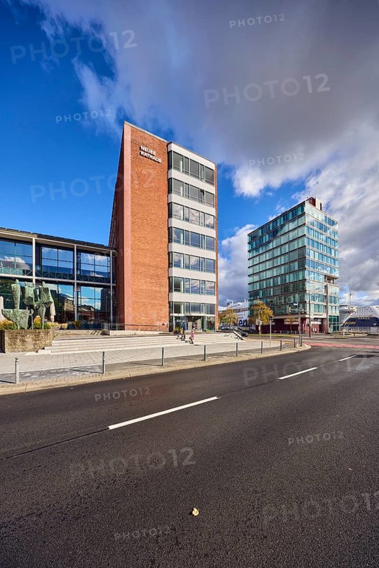 New Town Hall, Port House, Nagel Architekten Kiel, brick building, commercial building, high-rise building, modern architecture, barrier bollards, roads, blue sky, cumulus clouds, stratocumulus clouds, intersection between Kaistraße and Stresemannplatz, Kiel, state capital, district-free city, Schleswig-Holstein, Germany