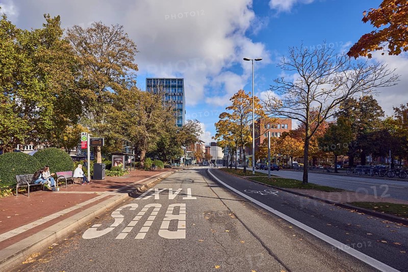 Andreas-Gayk-Straße bus stop, Hotel Astor Kiel by Campanile, bus lane, taxi lane, lantern, modern architecture, high-rise building, road marking bus, taxi and bike path, waiting bench, people waiting for means of transport, trees, autumn leaves, blue sky, cumulus clouds, Andreas-Gayk-Straße, Kiel, state capital, district-free city, Schleswig-Holstein, Germany