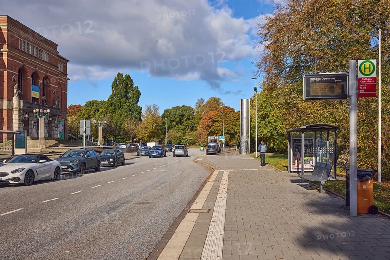 Bus stop Rathaus - Opernplatz, public transport, public transport, vehicles, parking strips, sidewalk, lanes, street, opera house, brick building, lantern, trees, blue sky, cumulus clouds, Rathausstraße, Kiel, state capital, district-free city, Schleswig-Holstein, Germany