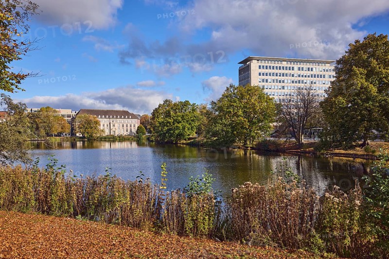 Kleiner Kiel, water area, lake, general development, commercial buildings, houses, high-rise building, modern architecture, Kieler Volksbank eG - Kompetenzcenter am Martensdamm, Ministry of Justice, trees, autumn leaves, lawn, plants, blue sky, cumulus clouds, Lorentzendamm, Martensdamm, Kiel, state capital, district-free city, Schleswig-Holstein, Germany