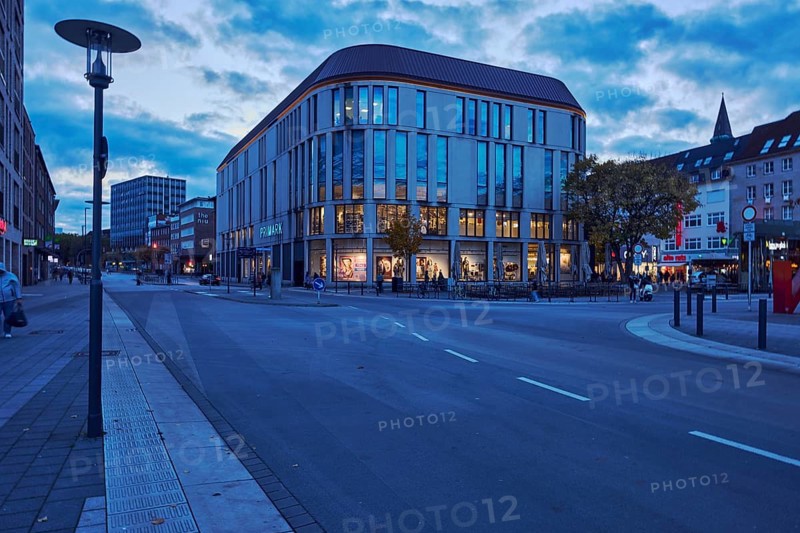 Primark, fashion store, general architecture, commercial building, modern architecture, lantern, barrier bollard, street, evening blue hour, blue sky, cumulus clouds, intersection Andreas-Gayk-Straße, Holstenbrücke and Berliner Platz, Kiel, state capital, district-free city, Schleswig-Holstein, Germany