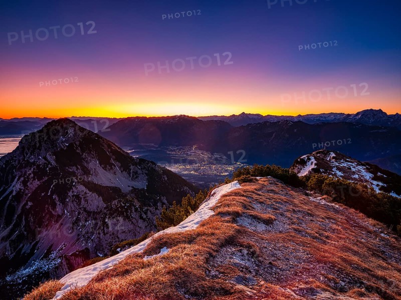 Dawn in the mountains, view of Bad Reichenhall, Hochstaufen and Berchtesgaden Alps, Zwiesel, Bad Reichenhall, Berchtesgadener Land, Upper Bavaria, Bavaria, Germany