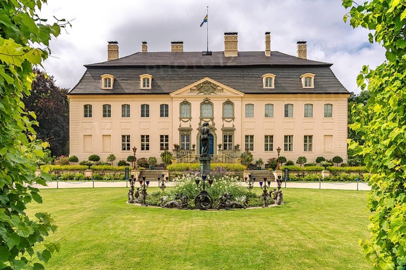 The Branitz Park with Branitz Castle, landscape park created in 1846 by Prince Hermann von Pückler-Muskau in Branitz, Cottbus, Spree-Neiße district, Brandenburg, Germany