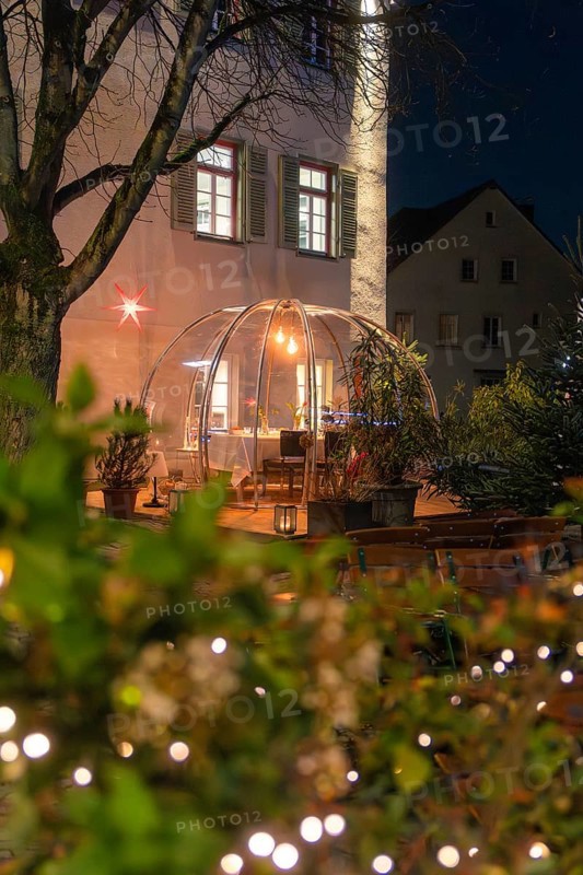 An illuminated dome at night, surrounded by trees and decorative lighting, with windows in the background, Gastro Bubbles, Sindelfingen, Germany