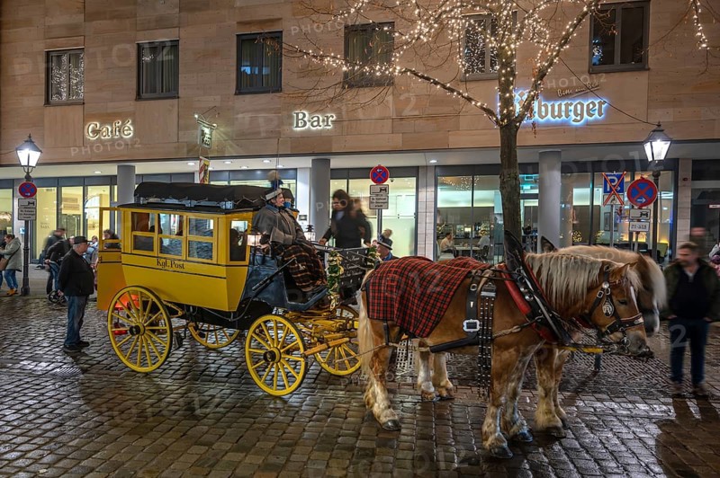 Horse-drawn carriage ride in a historic stagecoach at Chriskindlesmarkt, Hauptmarkt, Nuremberg, Middle Franconia, Bavaria, Germany