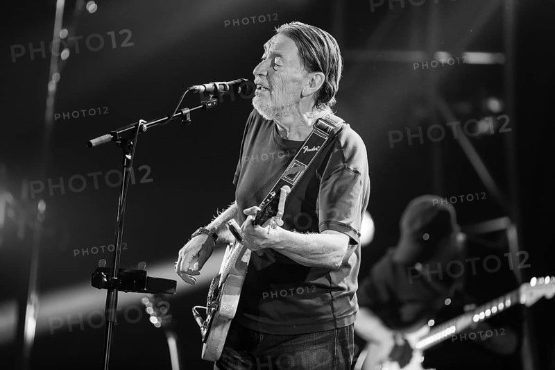 Chris Rea, singer and guitarist Christopher Anton Chris Rea live on Road Songs for Lovers tour at Berlin's Tempodrom on 30.10.2017. Note: the photo was later converted to b/w