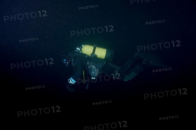 Divers at night in Lake Walen. Tauchplatz Känzeli, Mols, Canton of St. Gallen, Switzerland