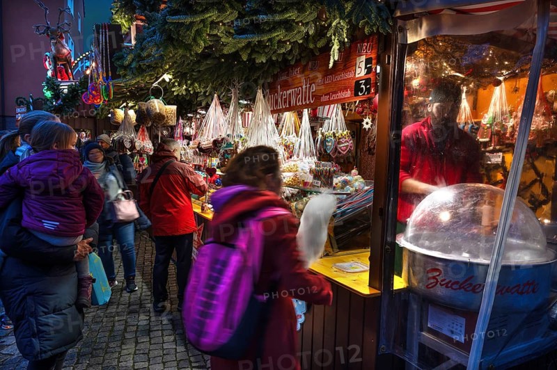 Cotton candy at a candy stand at the Christmas market for children in Nuremberg, Middle Franconia, Bavaria, Germany