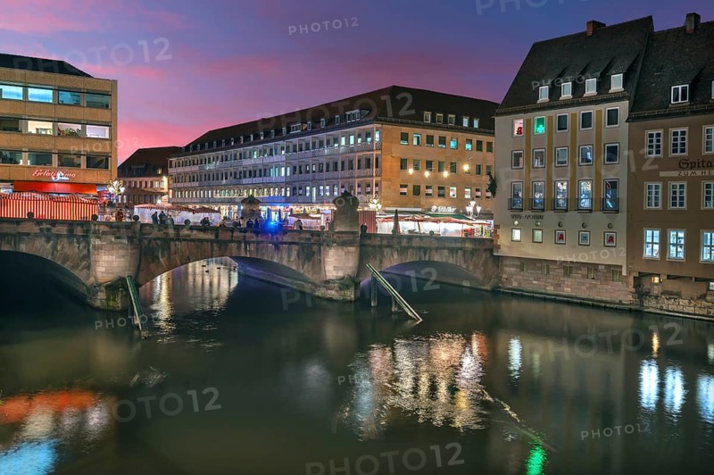Evening view of the museum bridge with the Pegnitz river, Nuremberg, Middle Franconia, Bavaria, Germany