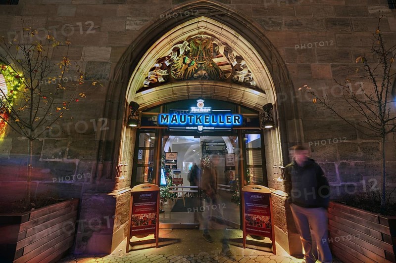 Historic entrance portal to the former Mauthalle, with imperial eagle and city coat of arms, built in 1498 and 1502, today the restaurant Zum Mautkeller, Königstr. Nürnberg, Middle Franconia, Bavaria, Germany