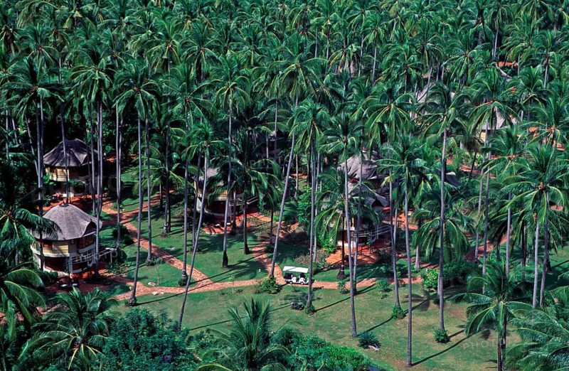 Houses, palm trees, view of holiday complex from the viewpoint, two years in front of the tsunami, Railay, Krabi, Thailand, December 2002, vintage, retro, old, historic