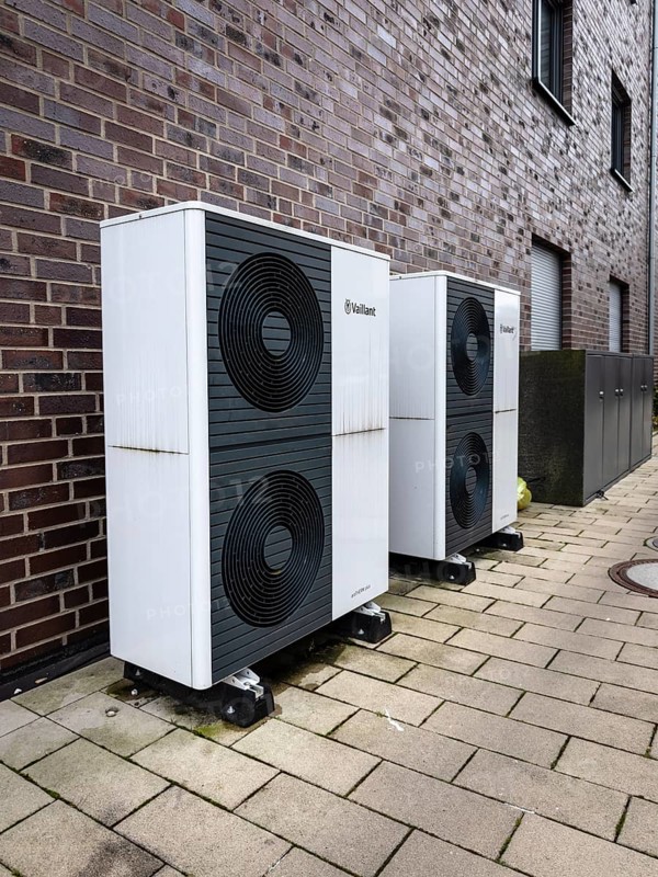 Cascade of 4 heat pumps at an apartment building in Langenfeld, Germany