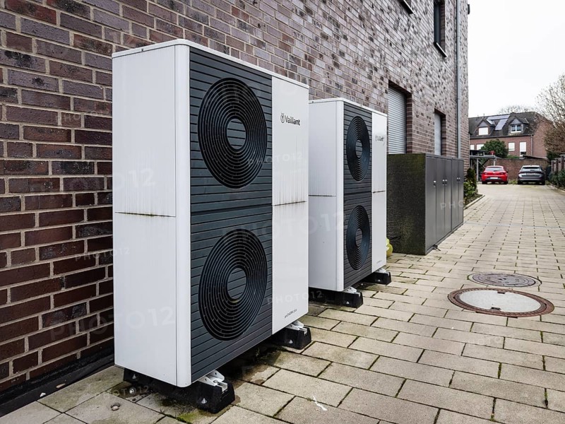 Cascade of 4 heat pumps at an apartment building in Langenfeld, Germany