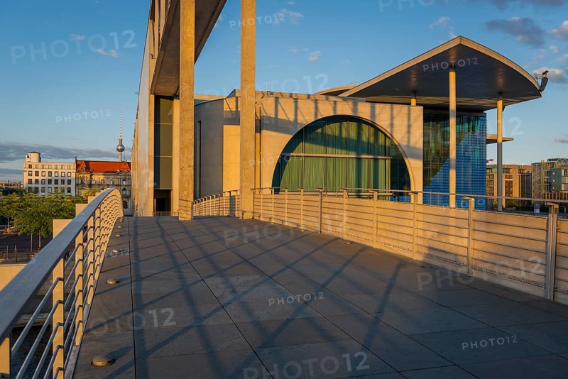 Footbridge with Marie-Elisabeth Lüders House in the evening light on the Spree in the government district, Berlin