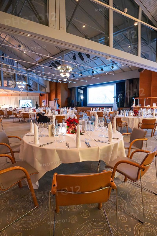 A festively decorated room with set tables and stylish lighting, Christmas party Dekra Congresshotel Wart, Calw district, Germany