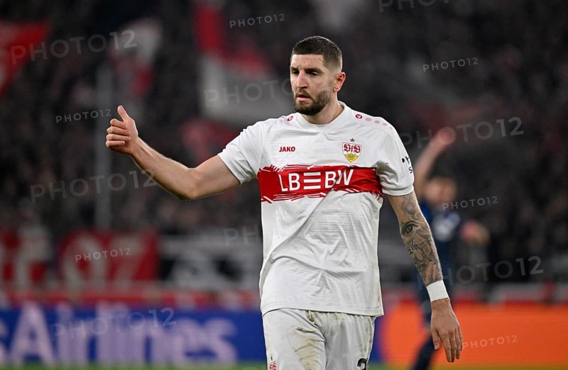Jeff Chabot VfB Stuttgart (24) Gesture Gesture Thumbs up MHPArena, MHP Arena Stuttgart, Baden-Württemberg, Germany