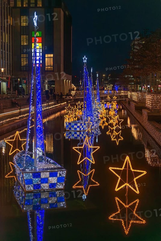 Christmas decoration in Kiel am Holstenfleet, Kleiner Kiel Canal, city center, Christmas, lighting, lights, sailboats, stars, water reflection, shops, evening, darkness, Germany