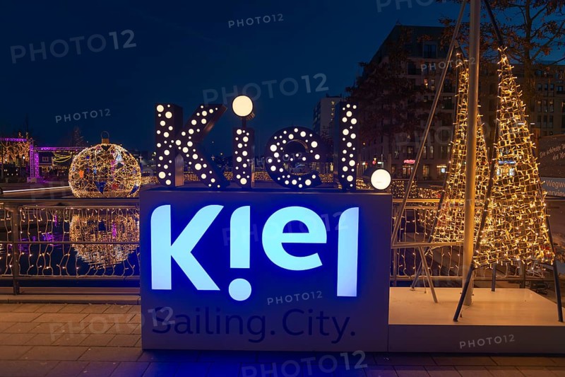 Christmas decoration in Kiel am Holstenfleet, Kleiner Kiel Canal, city center, Christmas, lighting, lights, sailboats, stars, lettering, tree ball, water reflection, evening, darkness, Germany