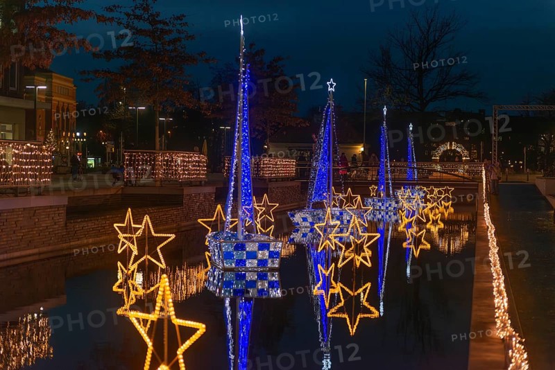Christmas decoration in Kiel am Holstenfleet, Kleiner Kiel Canal, city center, Christmas, lighting, sparkle of lights, sailboats, stars, advent wreath, water reflection, evening, darkness, Germany