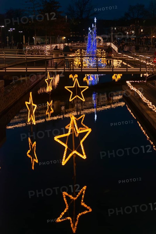 Christmas decoration in Kiel am Holstenfleet, Kleiner Kiel Canal, city center, Christmas, lighting, lights, sailboats, stars, water reflection, bridge, evening, darkness, Germany
