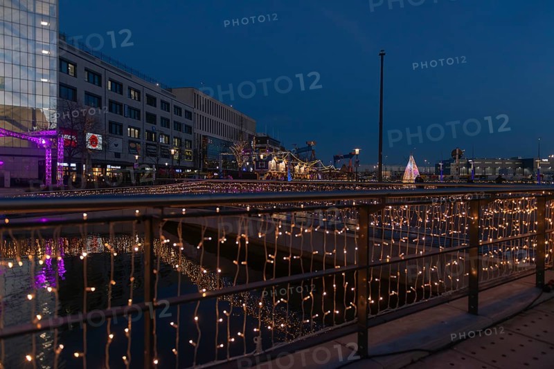 Christmas decoration in Kiel at the boat harbor, festive lighting, glow of lights, evening, darkness, sailboat, shops, Schleswig-Holstein, Germany