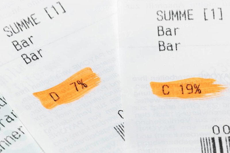 Receipts with colour-highlighted VAT rates of 7% and 19%, Germany