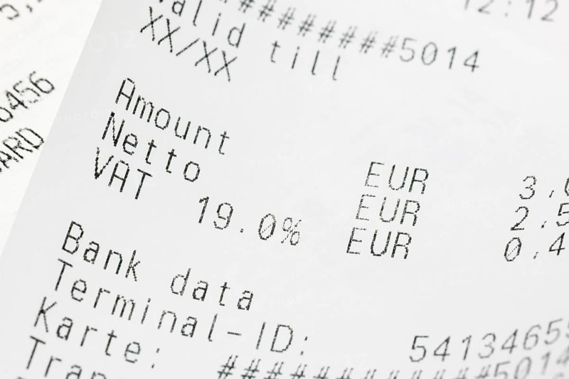 A receipt shows net amounts and VAT rate in euros, Germany