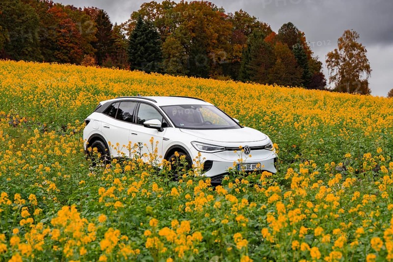 White SUV driving through a yellow flower field, autumnal atmosphere, deer e-car sharing, VW ID4, Calw, Germany