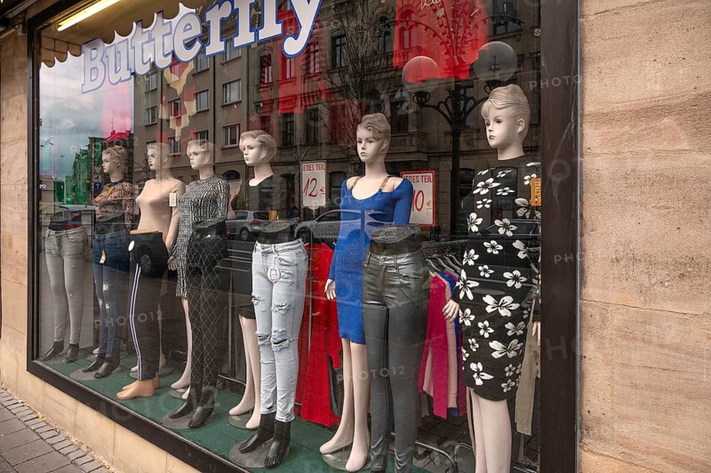 Shop window vintage fashion dolls from the 1950s, Fürth, Middle Franconia, Bavaria, Germany