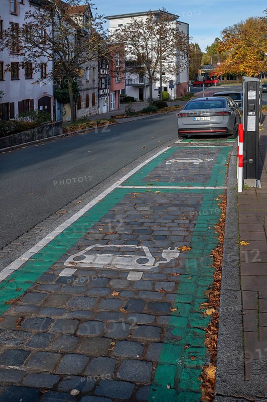 Electric car charging marked charging stations in the inner city, Fürth, Middle Franconia, Bavaria, Germany