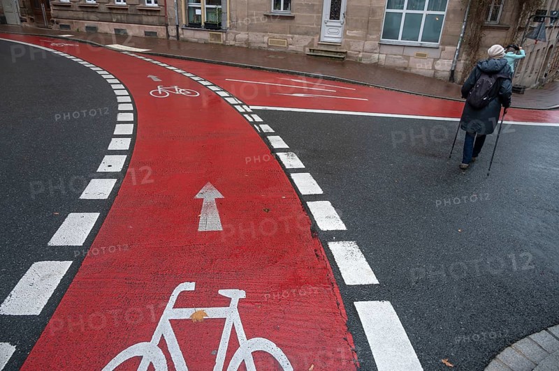 Red marked bicycle path in the city center, Fürth, Middle Franconia, Bavaria, Germany