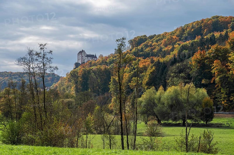 Egloffstein Castle with mixed autumn forest, Egloffstein, Upper Franconia, Bavaria, Germany