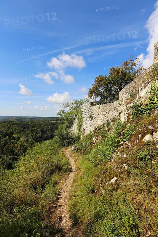 Castle ruins of Hohengundelfingen, ruins of a medieval hilltop castle, former headquarters of the Gundelfingen free noble family, Gundelfingen-Münsingen, Lautertal, Swabian Jura, Reutlingen district, Baden-Württemberg, Germany