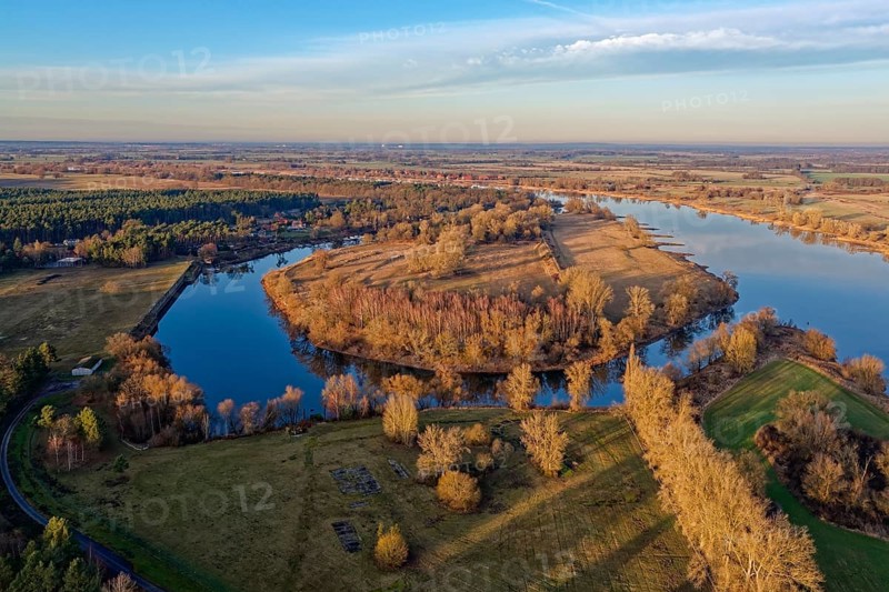The Elbe in the Elbe floodplain near Bleckede, Alt Garge in the Elbe River Landscape Biosphere Reserve in evening light in winter. aerial view. Bleckede-altgarge, Lower Saxony, Germany