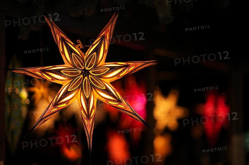 Colorful Christmas stars, sales stand, baroque Christmas market, blue hour, dusk, Ludwigsburg, Baden-Württemberg, Germany