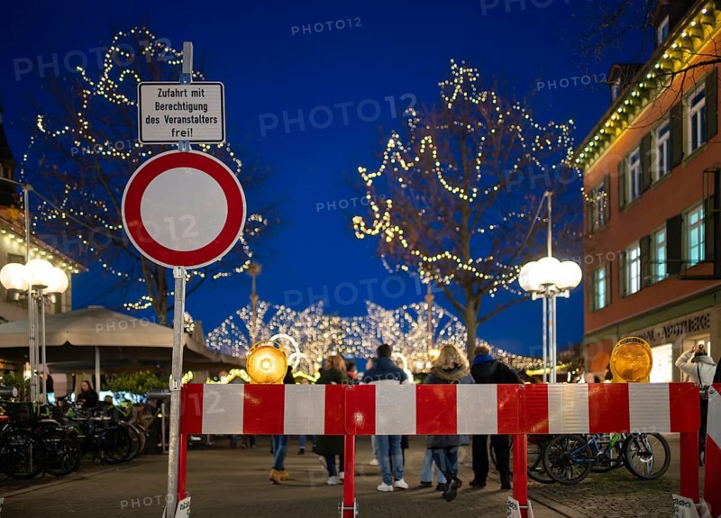 Barrier, security, safety concept, barrier, passage ban, Christmas decoration, baroque Christmas market, Ludwigsburg, Baden-Württemberg, Germany