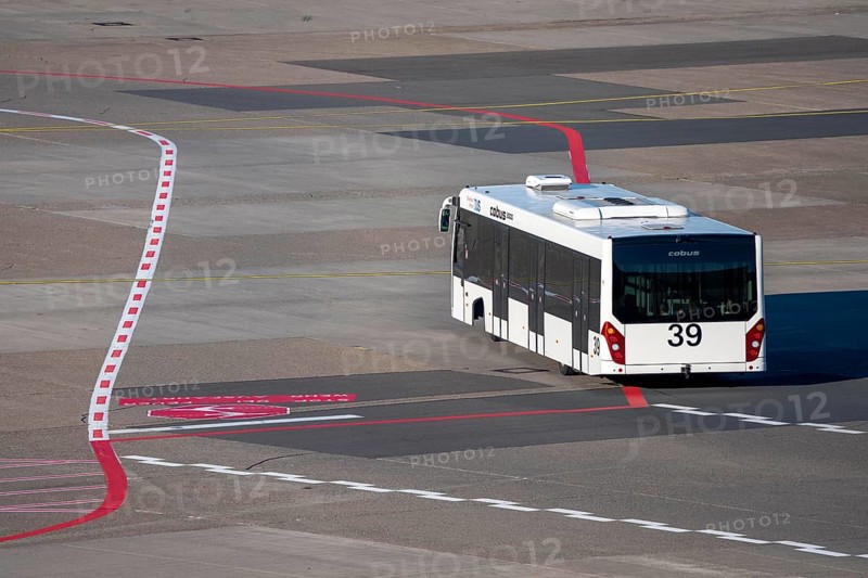 Bus for transporting passengers to outdoor positions, Cobus 3000, Düsseldorf Airport, DUS