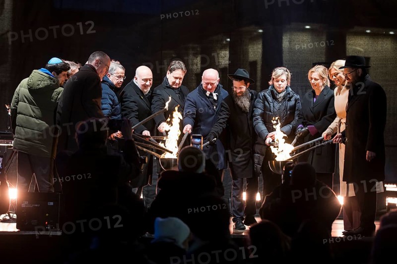 Karsten Dreinhöfer (Chairman of the Margot Friedländer Foundation), Kai Wegner (Governing Mayor of Berlin), Julia Klöckner (President of the German Bundestag) and Yehuda Teichtal (Rabbi of the Chabad-Lubavitch movement) light the fire together with other participants at the lighting of the 20th anniversary Hanukkah in front of the Brandenburg Gate, Berlin, 17 December 2025