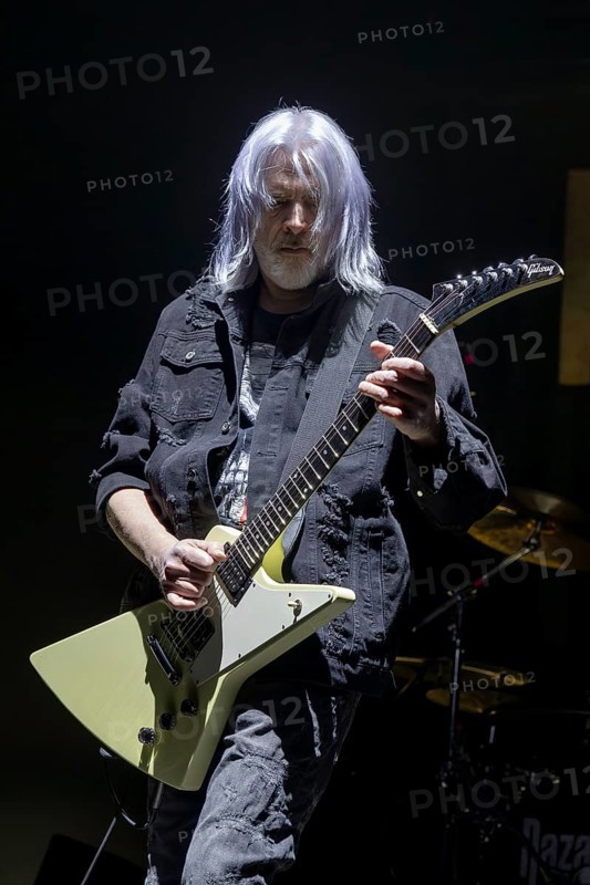 Jimmy Murrison, guitarist, NAZARETH, hard rock band, UK, Bending The Rules 2025 tour, live, 17.12.2025, Uber Eats Music Hall, Berlin, Germany < english> NAZARETH, hard rock band, UK, Bending The Rules 2025 tour, live, December 17th, 2025, Uber Eats Music Hall, Berlin, Germany