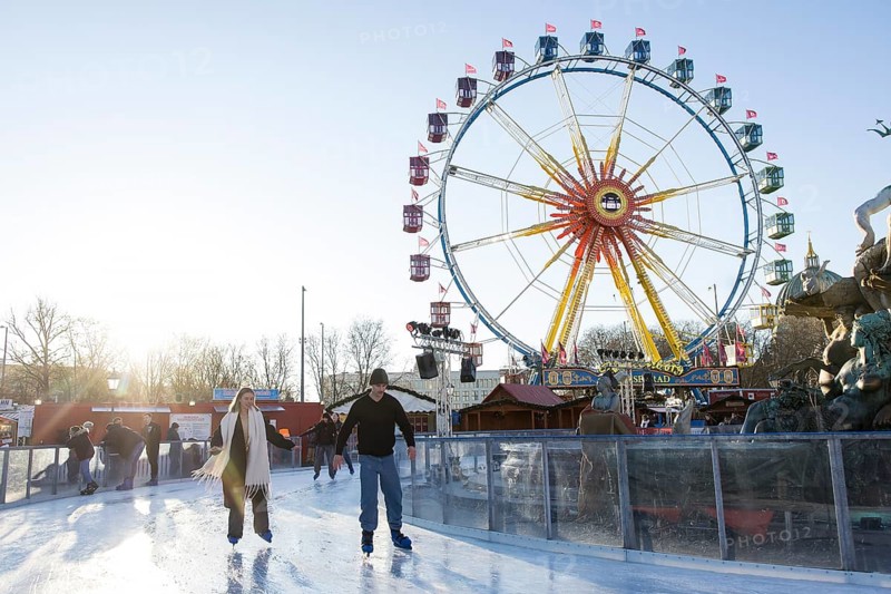 Skaters in front of the Ferris wheel at the Berlin Christmas market on Alexanderplatz, Berlin, 15.12.2025