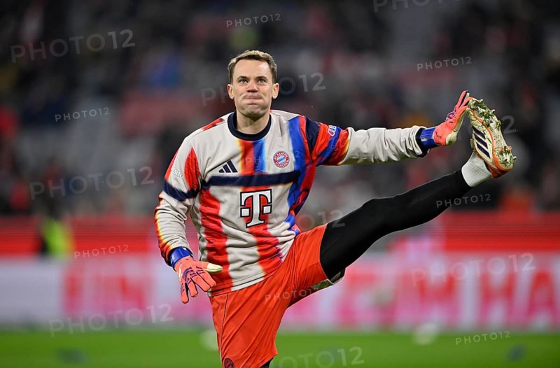 Warm-up Training Goalkeeper Manuel Neuer FC Bayern Munich FCB (01) Gesture Gesture dogged Allianz Arena, Munich, Bavaria, Germany