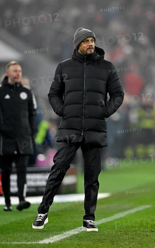 Coach coach Vincent Kompany FC Bayern Munich FCB on the Allianz Arena sidelines, Munich, Bayern, Germany